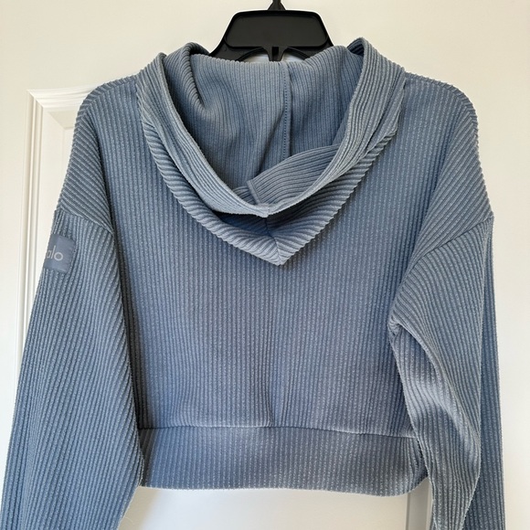 Alo Yoga Muse Hoodie in light blue extra small - Picture 3 of 4